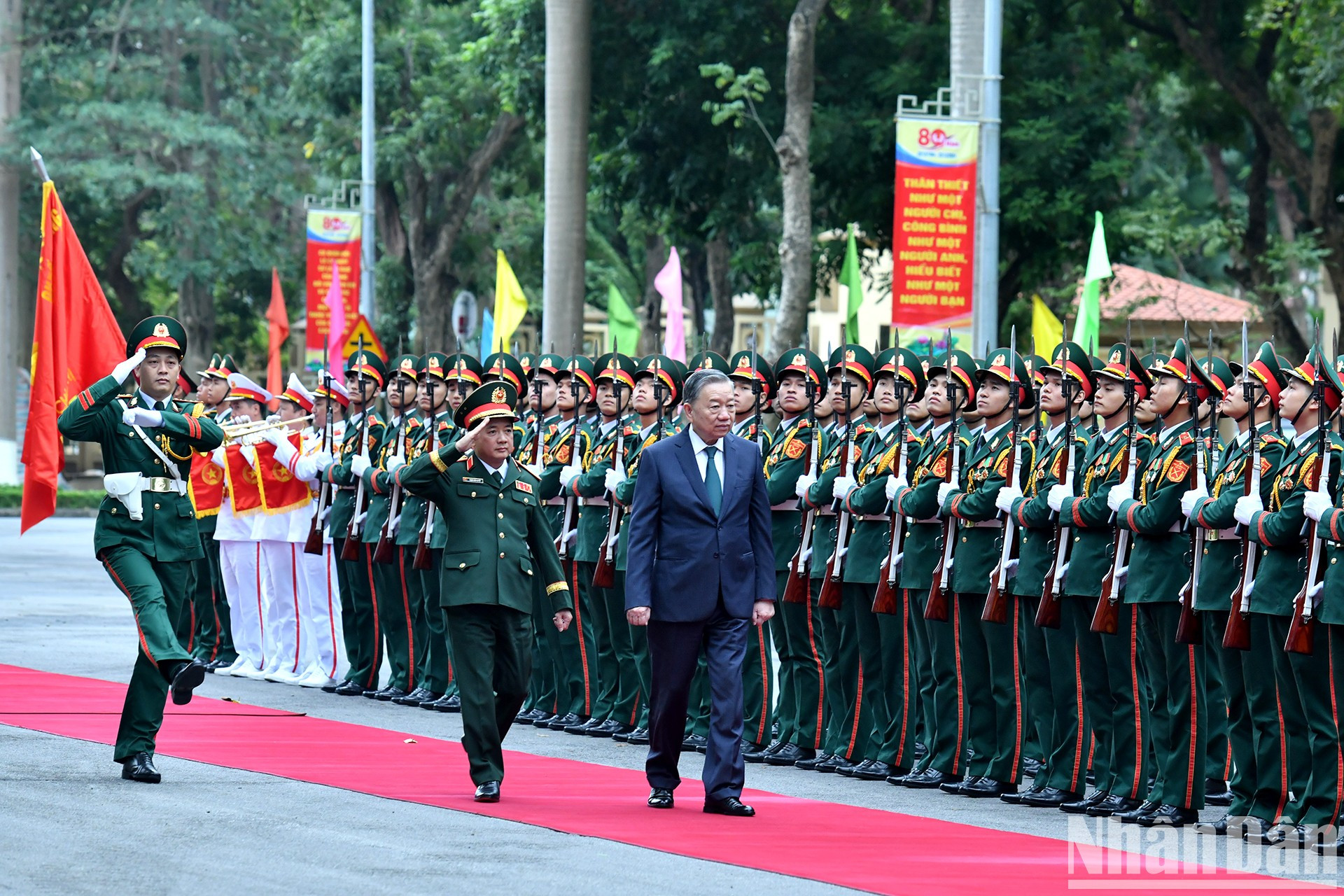 El secretario general del PCV, To Lam, asiste a la ceremonia. El secretario general del PCV, To Lam, asiste a la ceremonia.