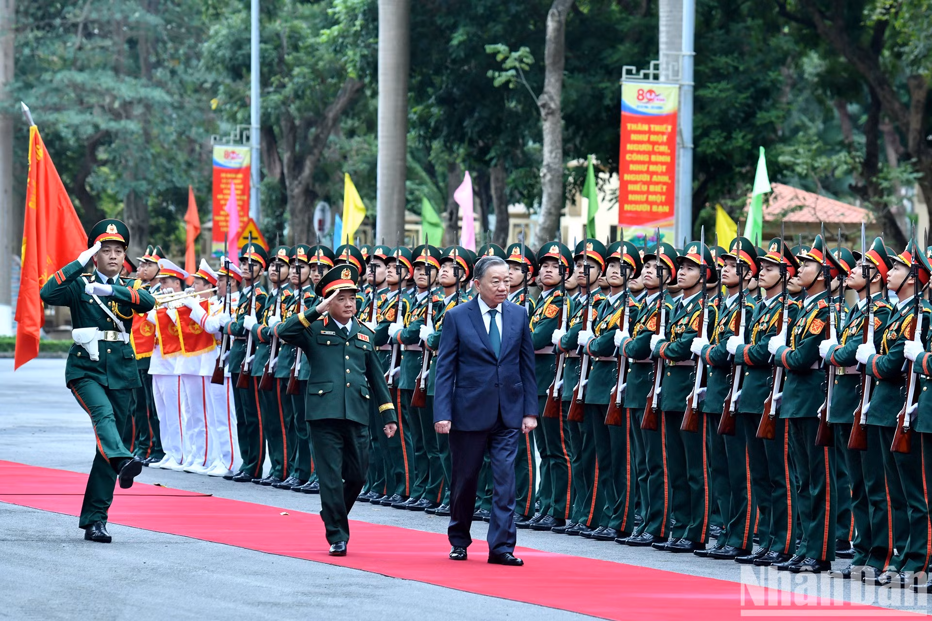 El secretario general del PCV, To Lam, asiste a la ceremonia. El secretario general del PCV, To Lam, asiste a la ceremonia.