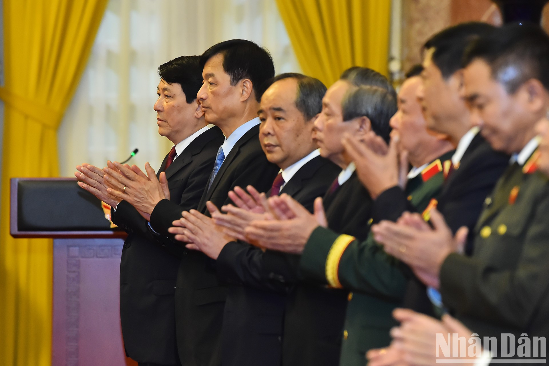 El presidente Luong Cuong y los delegados.