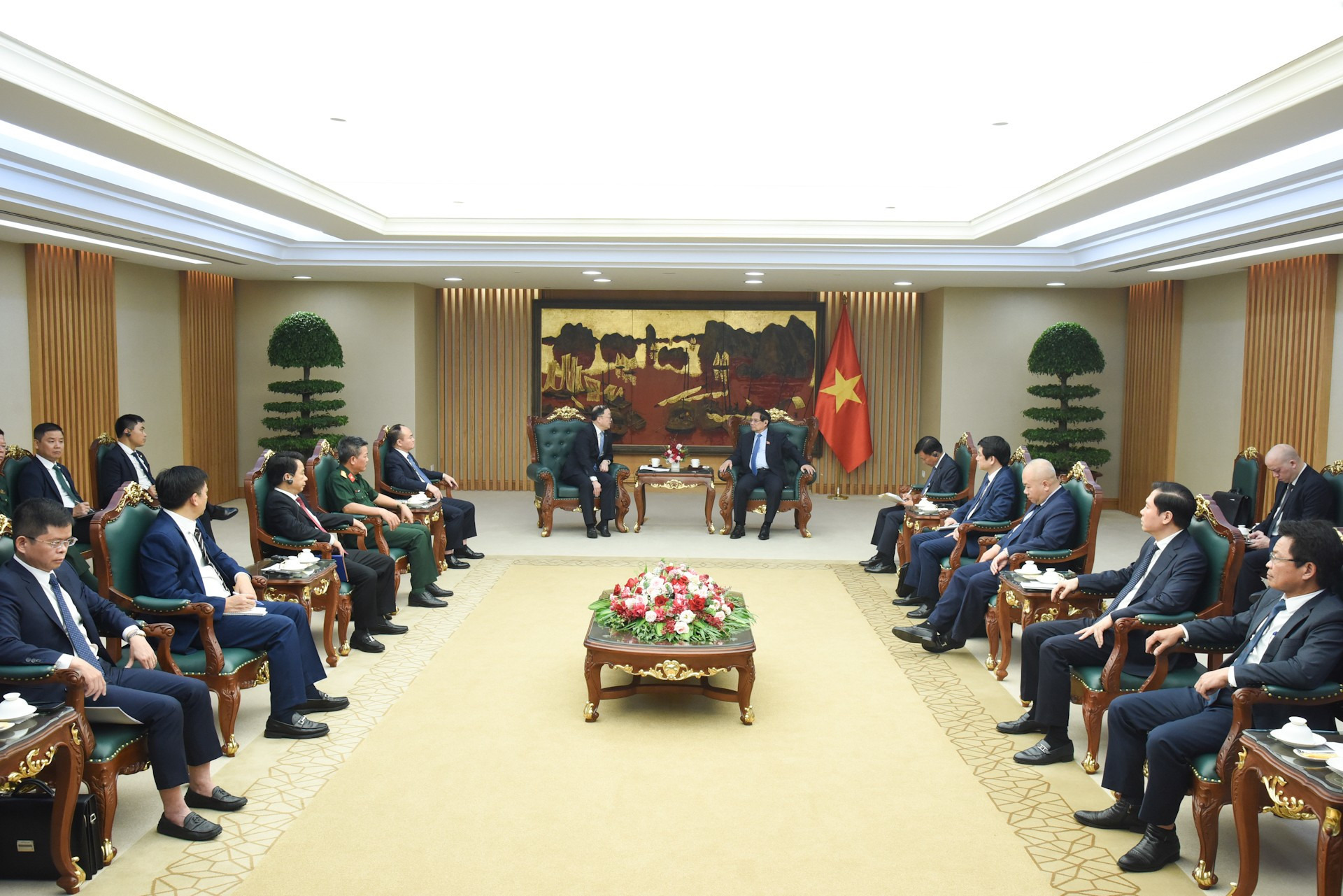 La reunión se desarrolla en un ambiente cordial.