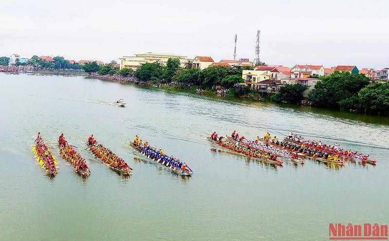 A las 7:00 de la mañana zarparon los barcos de los equipos masculinos.