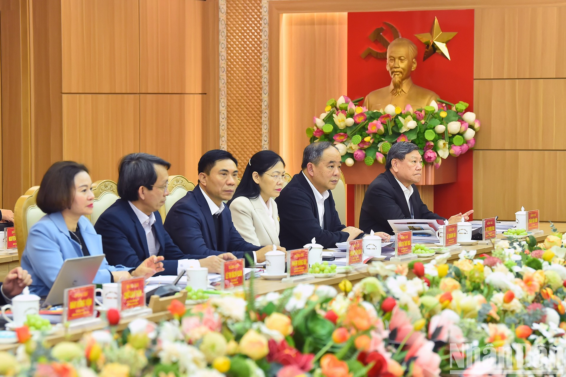 Miembros del equipo de inspección No. 1907 en la conferencia. Miembros del equipo de inspección No. 1907 en la conferencia.