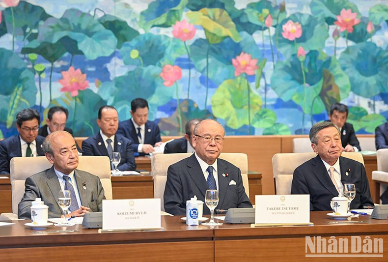 Diputados y delegados japoneses en la reunión. Diputados y delegados japoneses en la reunión.