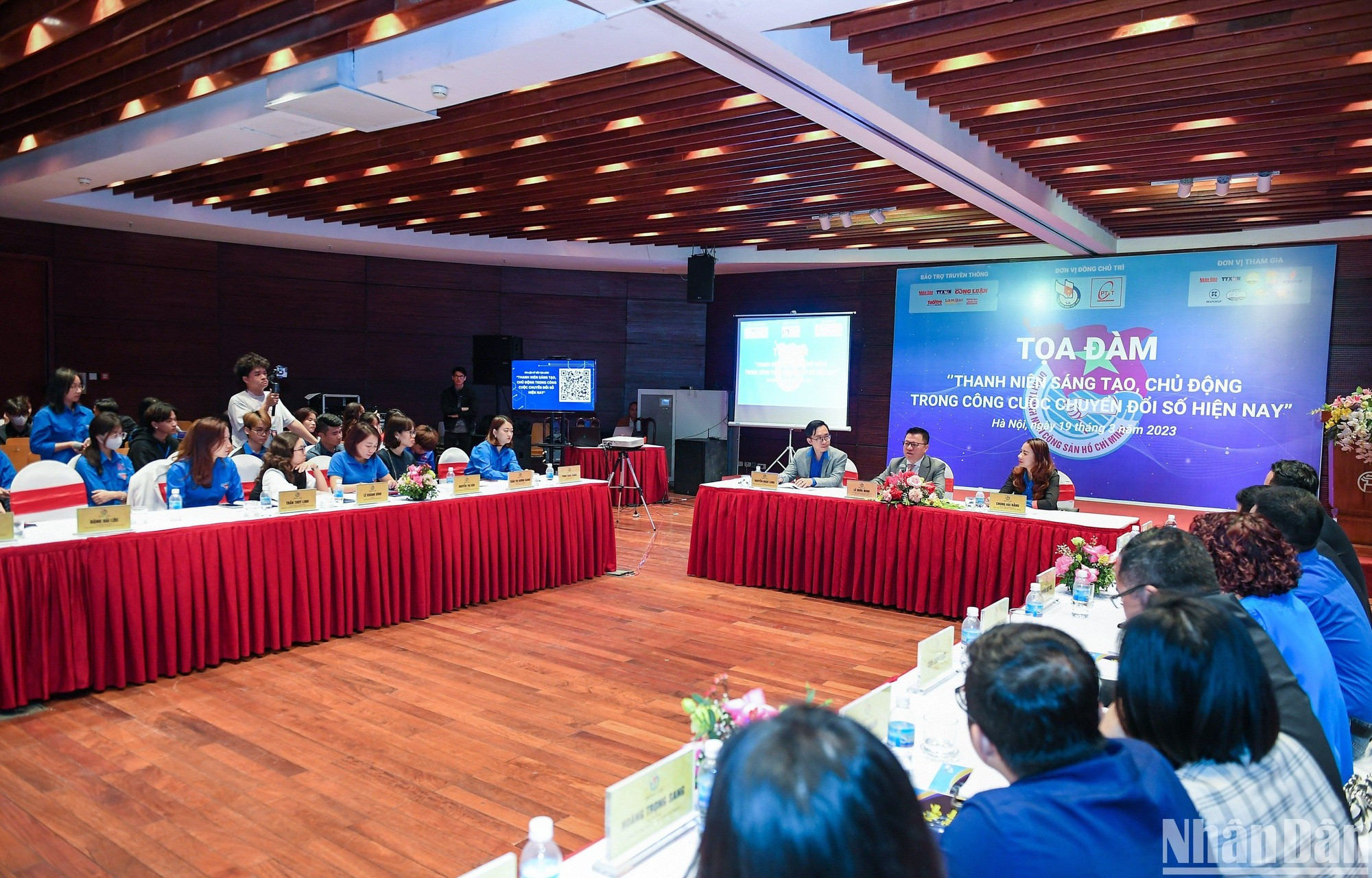 El seminario es una oportunidad para sensibilizar a los jóvenes sobre la importancia de la transformación digital, y su responsabilidad en este proceso. El seminario es una oportunidad para sensibilizar a los jóvenes sobre la importancia de la transformación digital, y su responsabilidad en este proceso.