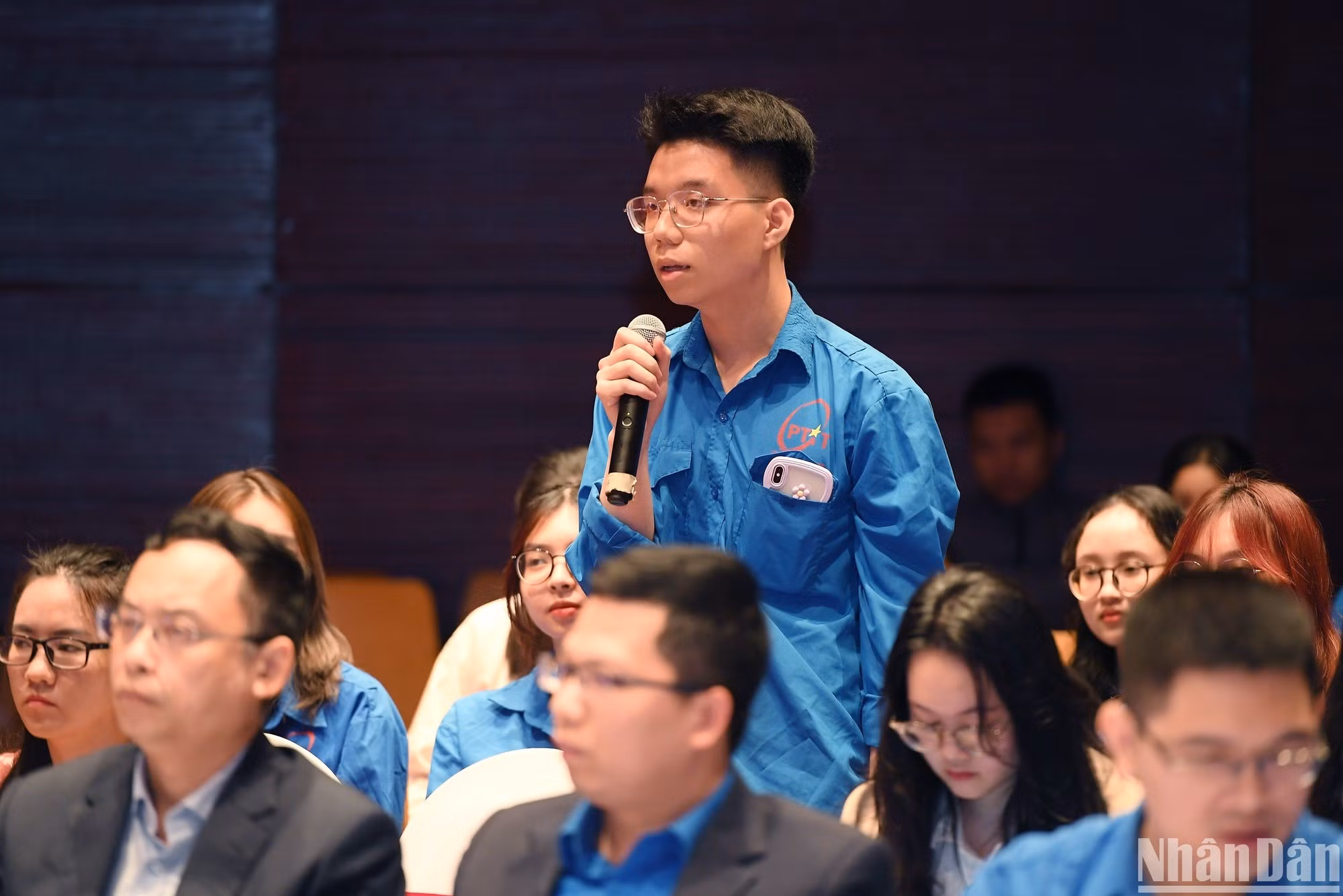 Los jóvenes participantes ofrecen iniciativas para promover el papel de la juventud en la transformación digital y la aplicación de la tecnología en la vida y el trabajo.