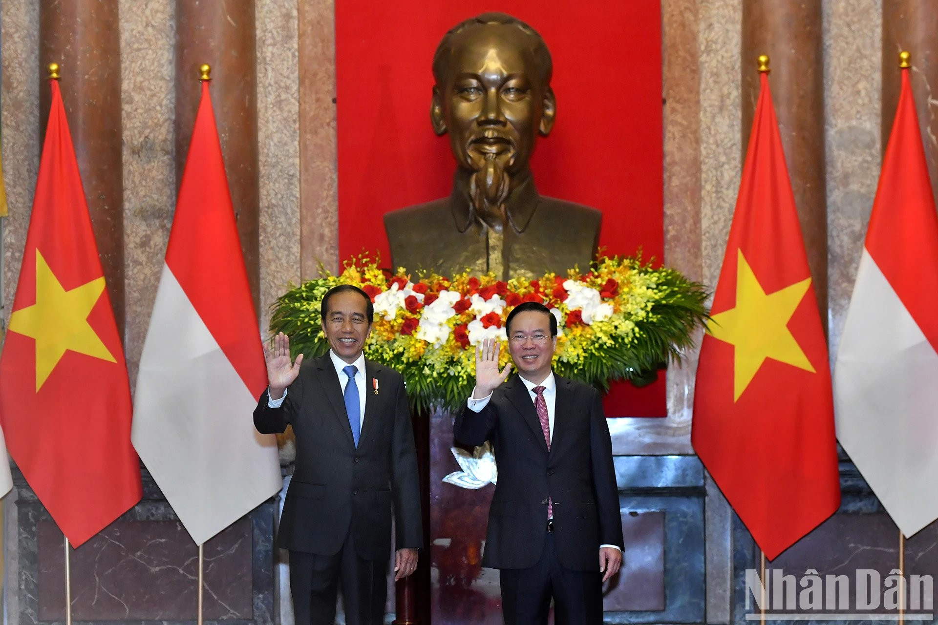El presidente Vo Van Thuong y su par indonesio, Joko Widodo.