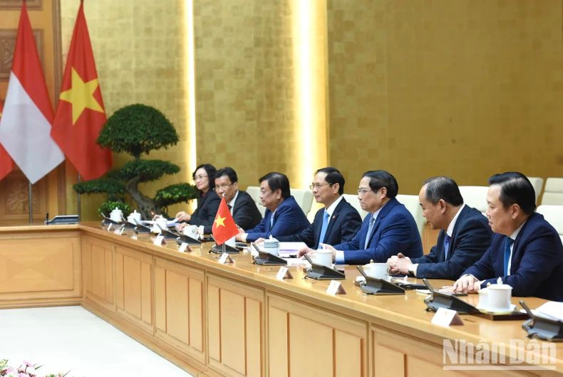 El jefe del Ejecutivo y los delegados de Vietnam.