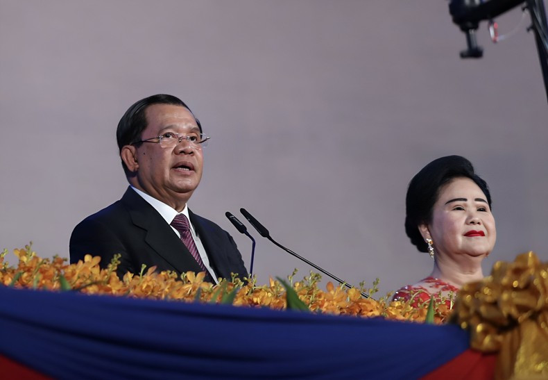El primer ministro de Camboya, Samdech Techo Hun Sen, interviene en el acto. El primer ministro de Camboya, Samdech Techo Hun Sen, interviene en el acto.