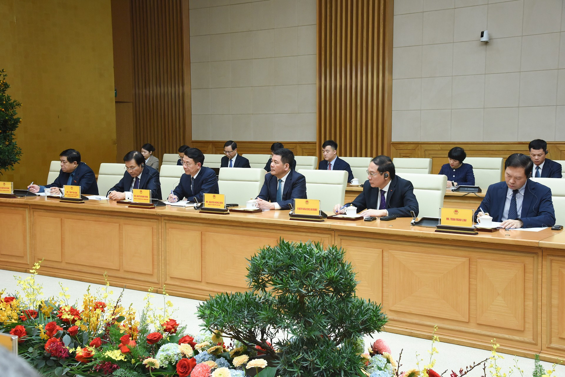 Representantes de los ministerios, departamentos y sectores de Vietnam. Representantes de los ministerios, departamentos y sectores de Vietnam.