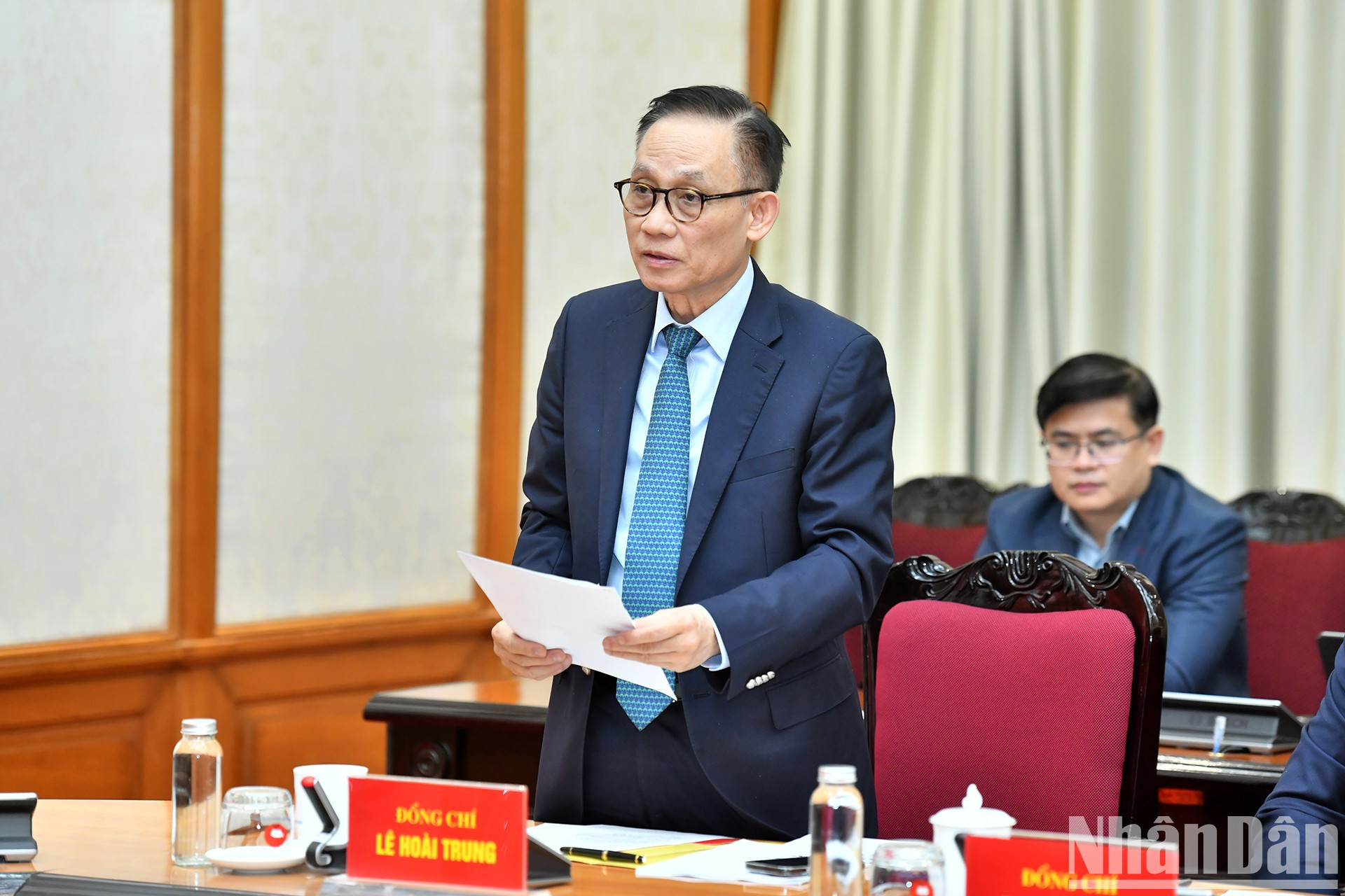 Le Hoai Trung, miembro del Secretariado y jefe de la Oficina Central del PCV, habla en la cita. Le Hoai Trung, miembro del Secretariado y jefe de la Oficina Central del PCV, habla en la cita.