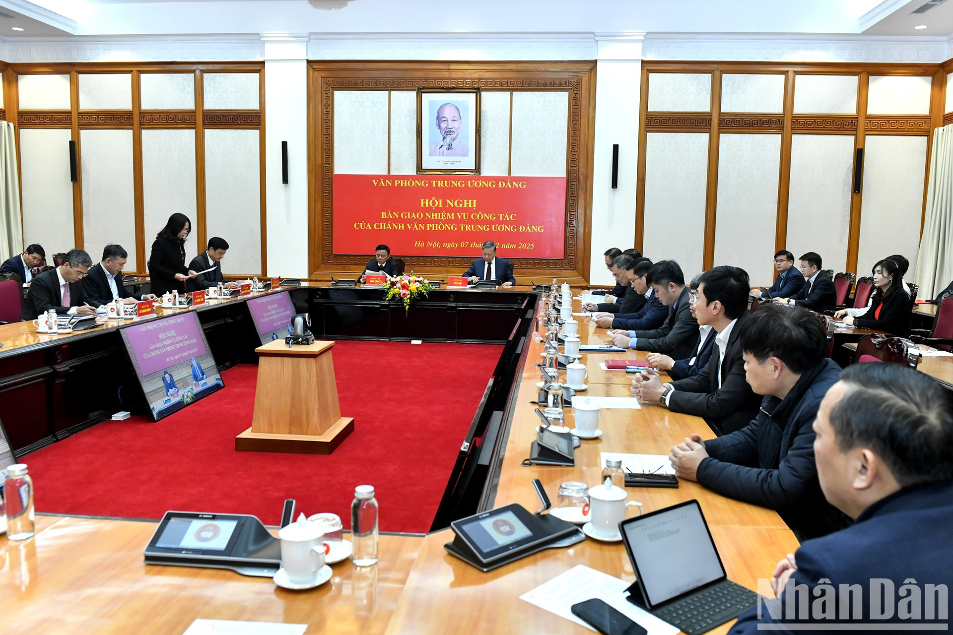 En la conferencia. En la conferencia.