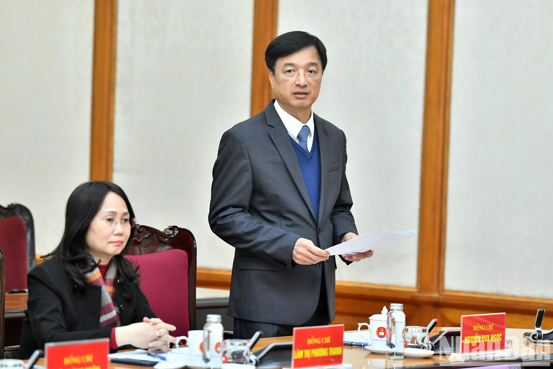 Nguyen Duy Ngoc, miembro del Buró Político, miembro del Secretariado y jefe de la Comisión de Control Disciplinario del PCV, interviene en la cita. Nguyen Duy Ngoc, miembro del Buró Político, miembro del Secretariado y jefe de la Comisión de Control Disciplinario del PCV, interviene en la cita.