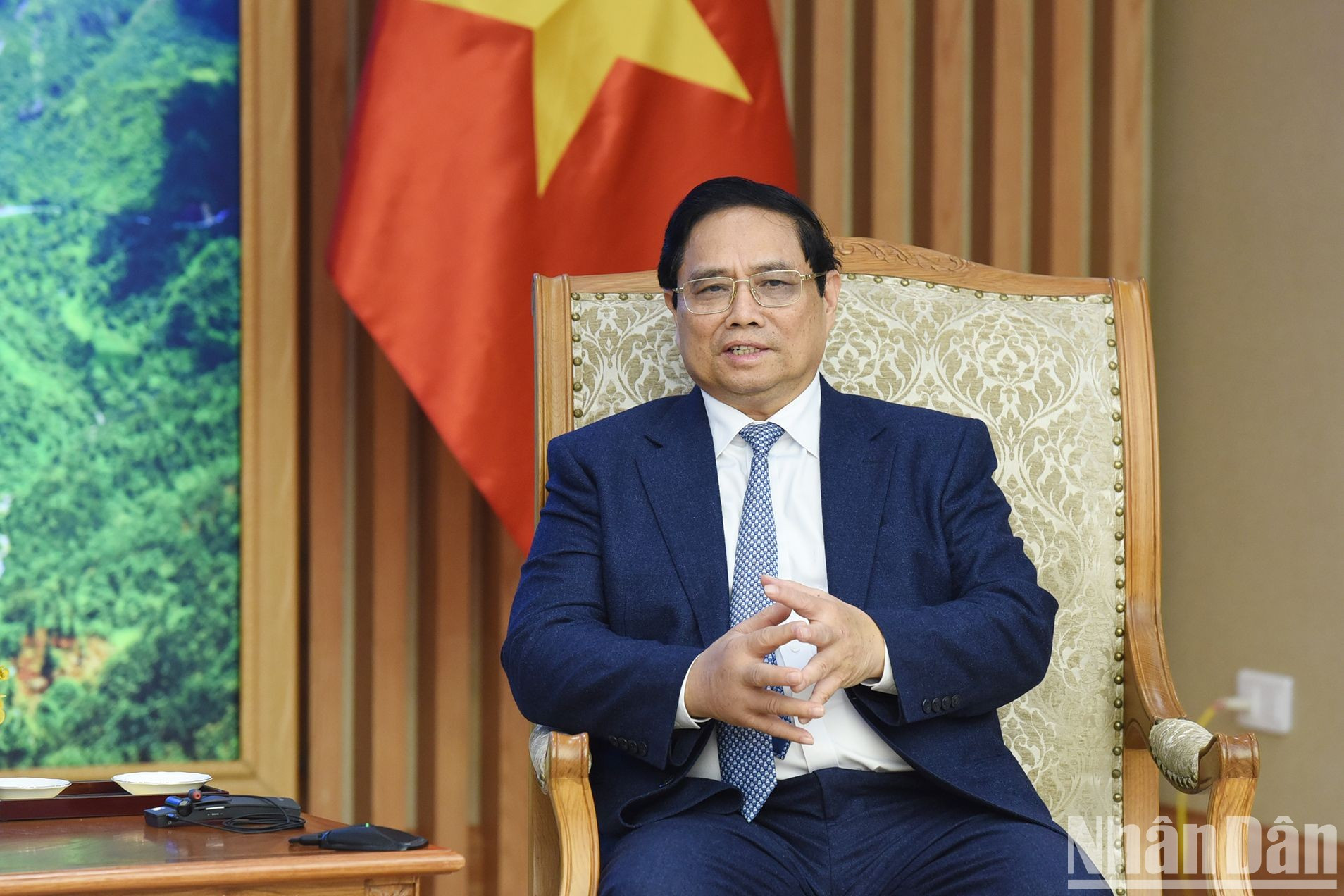 Minh Chinh habla en la reunión.