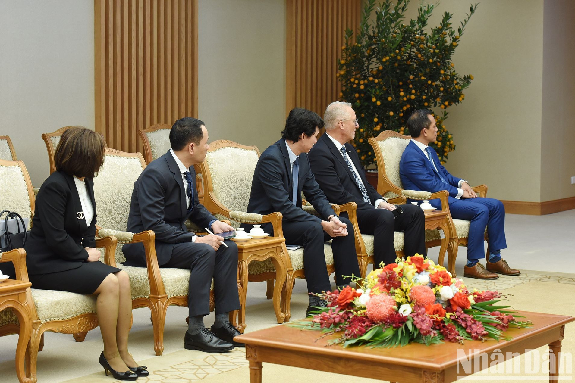 Miembros que acompañan a Roland Busch.