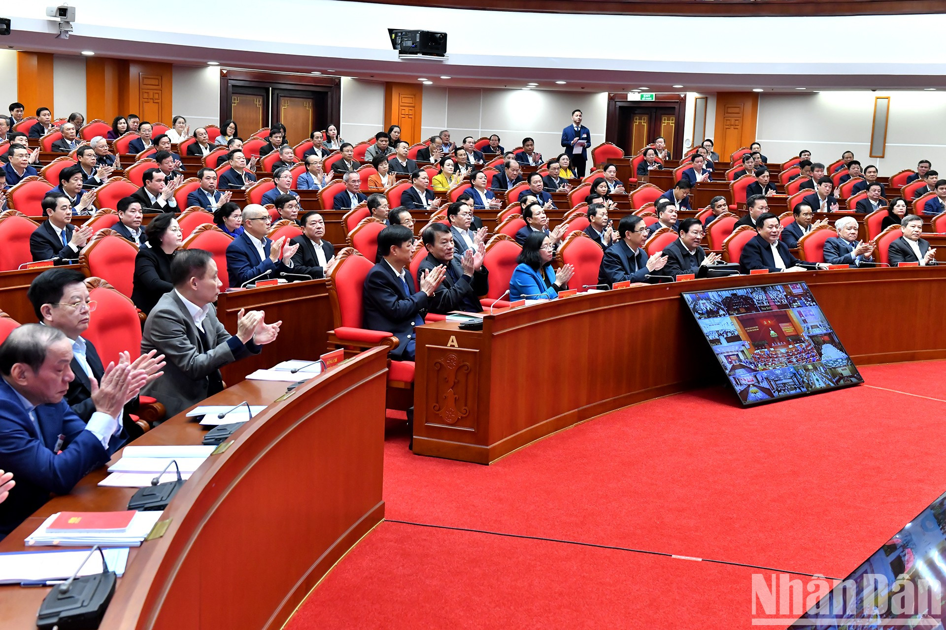 Dirigentes del Partido y del Estado y delegados a la conferencia.