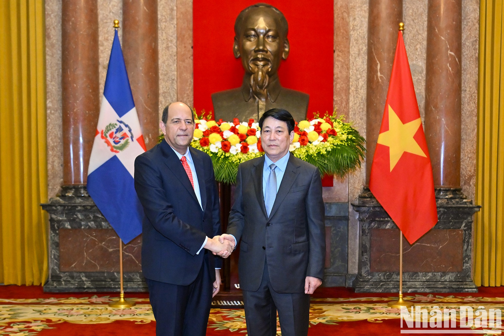 El presidente Luong Cuong y el embajador de la República Dominicana en Vietnam, Reinaldo Rafael Espinal Núñez, en la actividad. El presidente Luong Cuong y el embajador de la República Dominicana en Vietnam, Reinaldo Rafael Espinal Núñez, en la actividad.