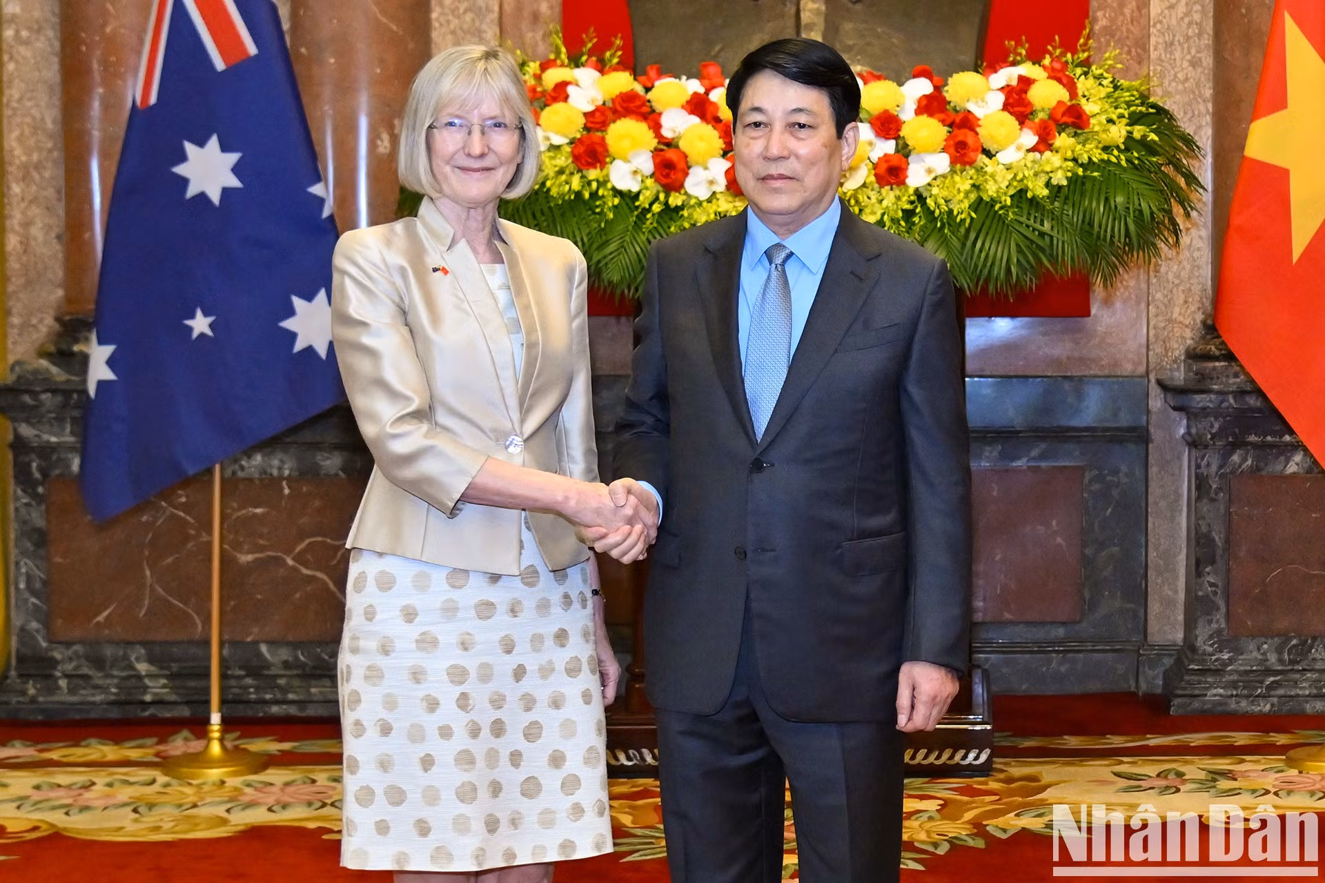 El presidente Luong Cuong y la embajadora de Australia en Vietnam, Gillian Bird.