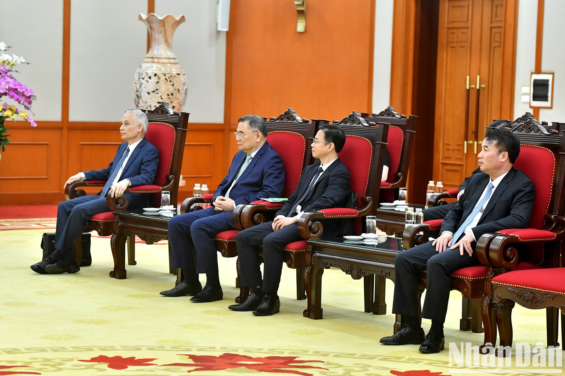 Delegados vietnamitas a la recepción. Delegados vietnamitas a la recepción.