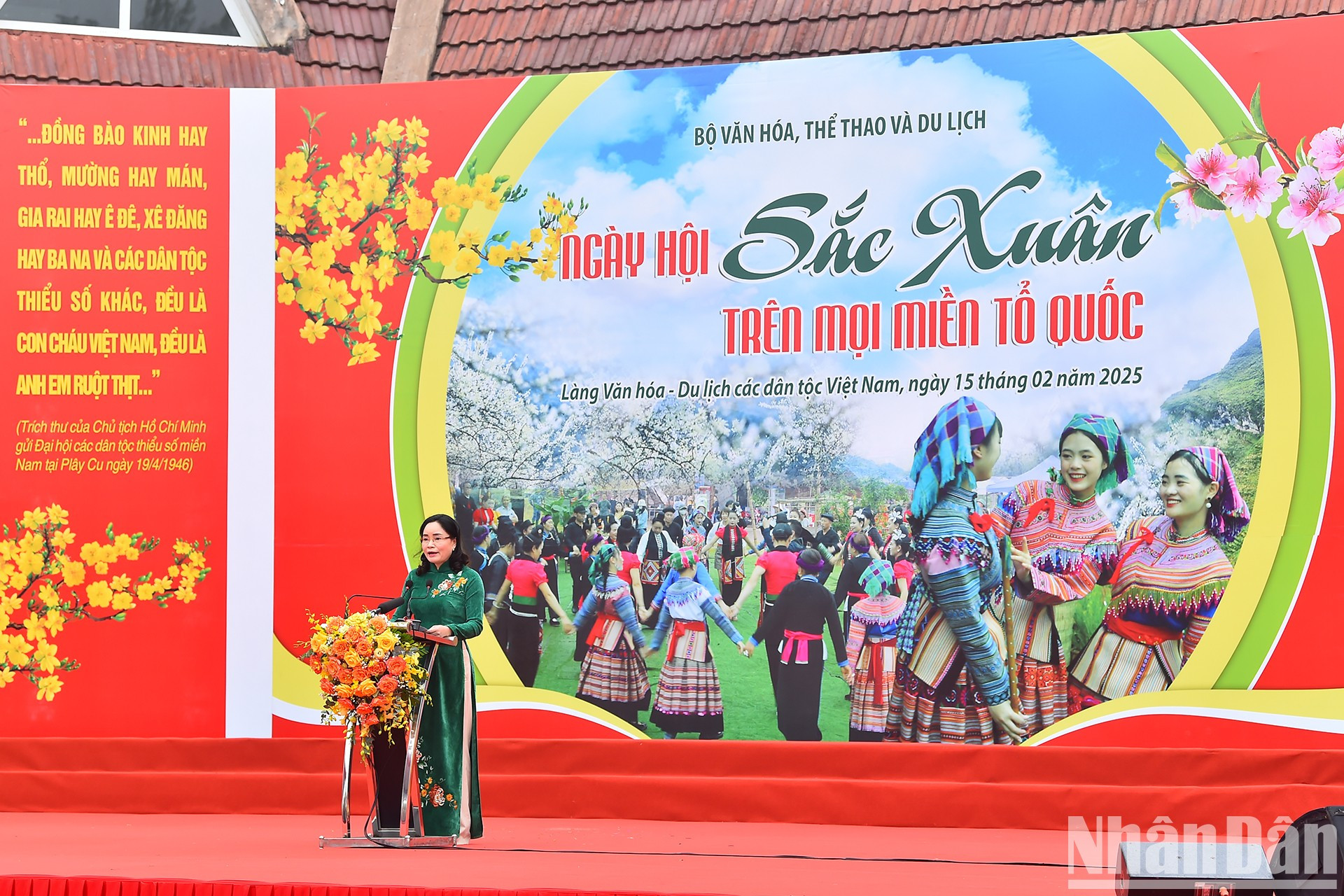 La viceministra de Cultura, Deportes y Turismo, Trinh Thi Thuy, habla en el evento.