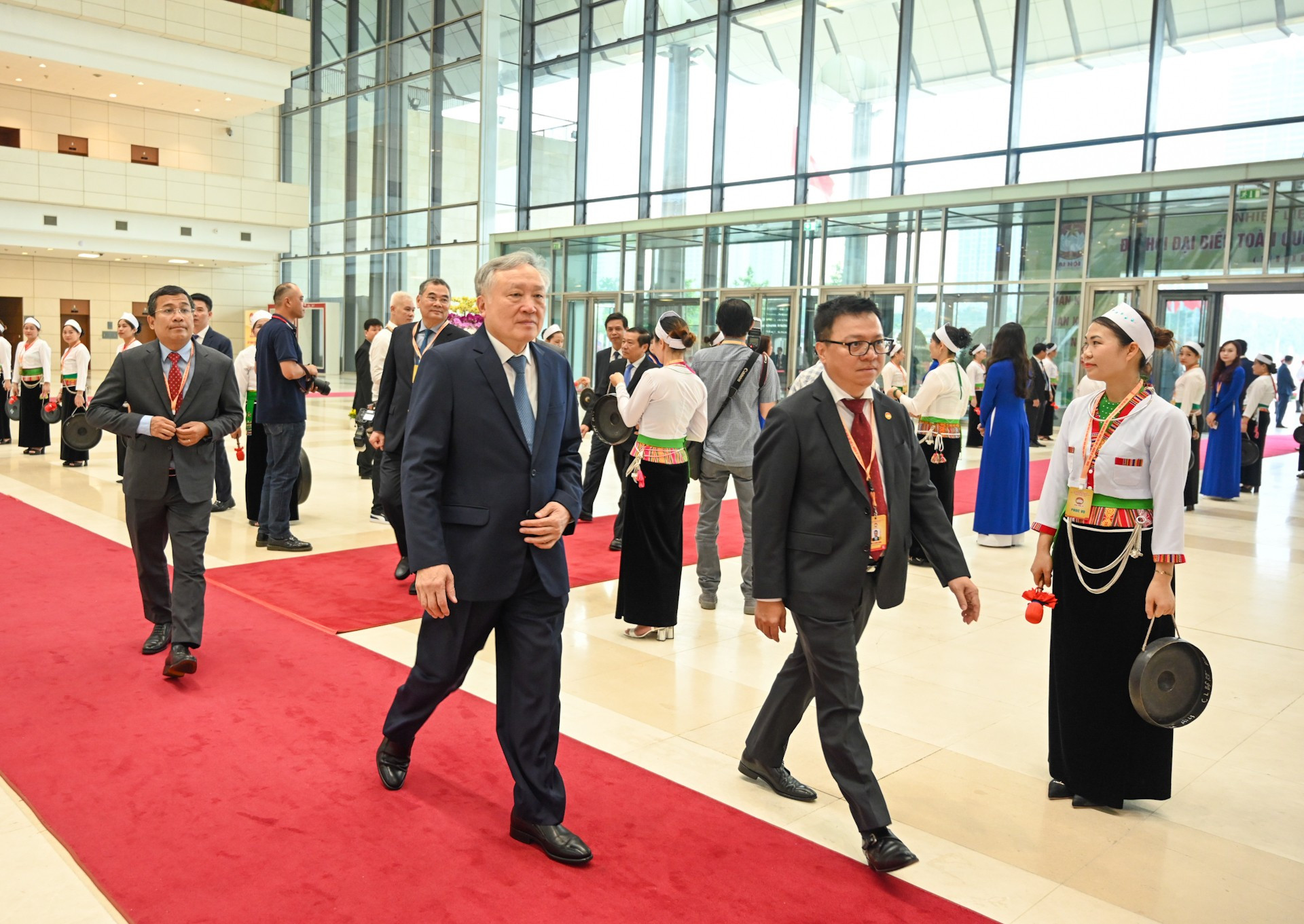 El vicepremier permanente Nguyen Hoa Binh.