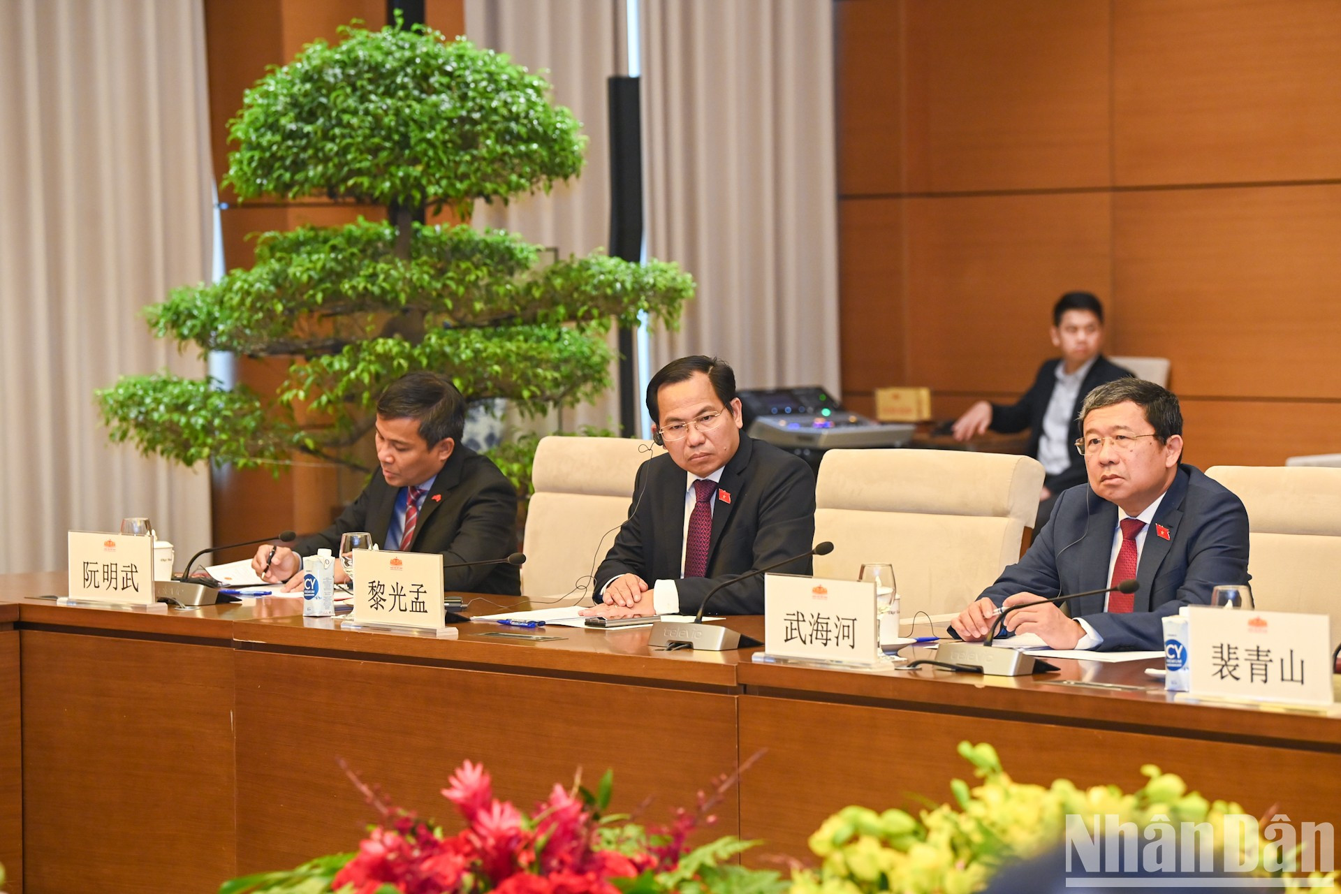 Delegados vietnamitas en la reunión. Delegados vietnamitas en la reunión.