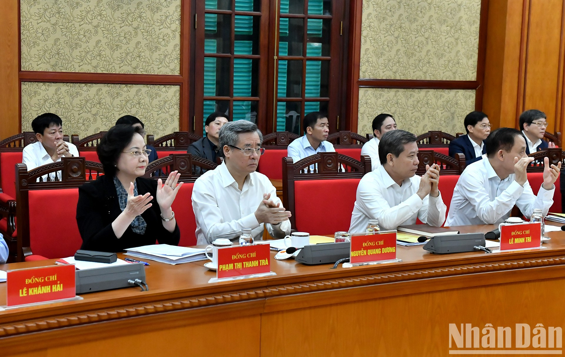 Miembros de la Comisión Directiva en la reunión.