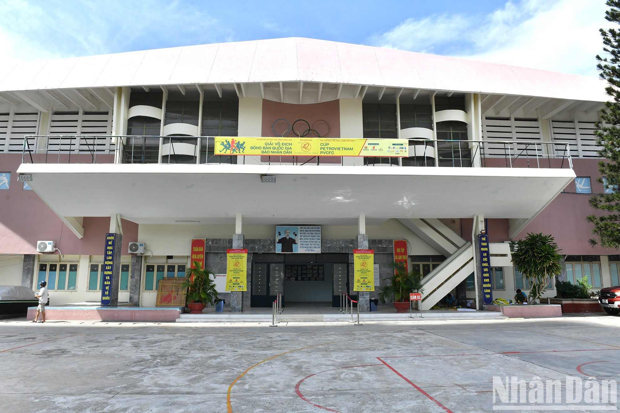El gimnasio de la provincia de Khanh Hoa está listo para el 42 Campeonato nacional de Tenis de mesa del periódico Nhan Dan. El gimnasio de la provincia de Khanh Hoa está listo para el 42 Campeonato nacional de Tenis de mesa del periódico Nhan Dan.
