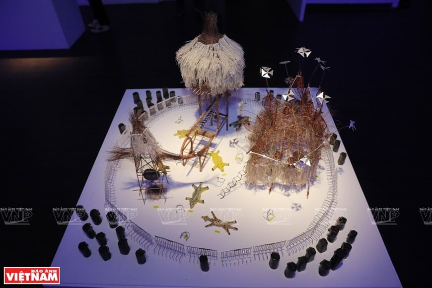 Obra exhibida en el muestrario "Loong Koong" (Foto: VNA) Obra exhibida en el muestrario "Loong Koong" (Foto: VNA)
