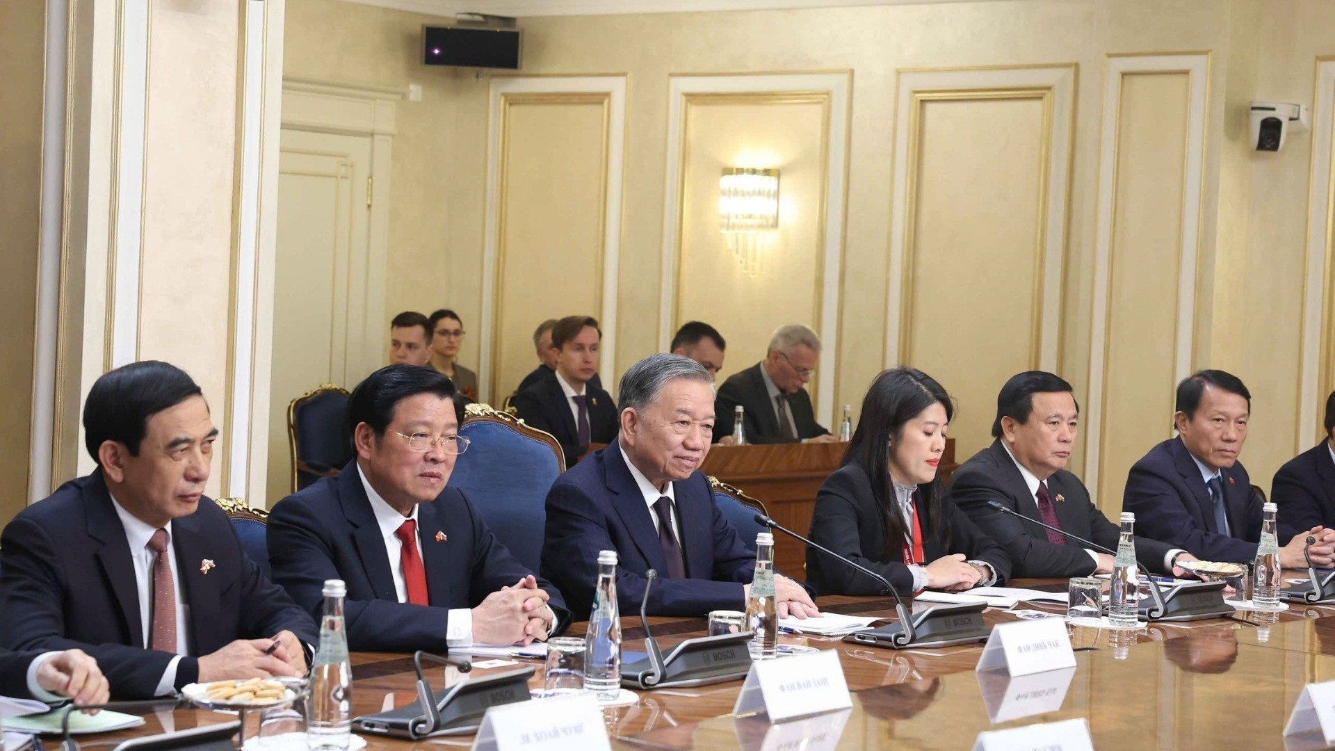 To Lam y la delegación vietnamita en el encuentro. (Foto: THONG NHAT/VNA) To Lam y la delegación vietnamita en el encuentro. (Foto: THONG NHAT/VNA)