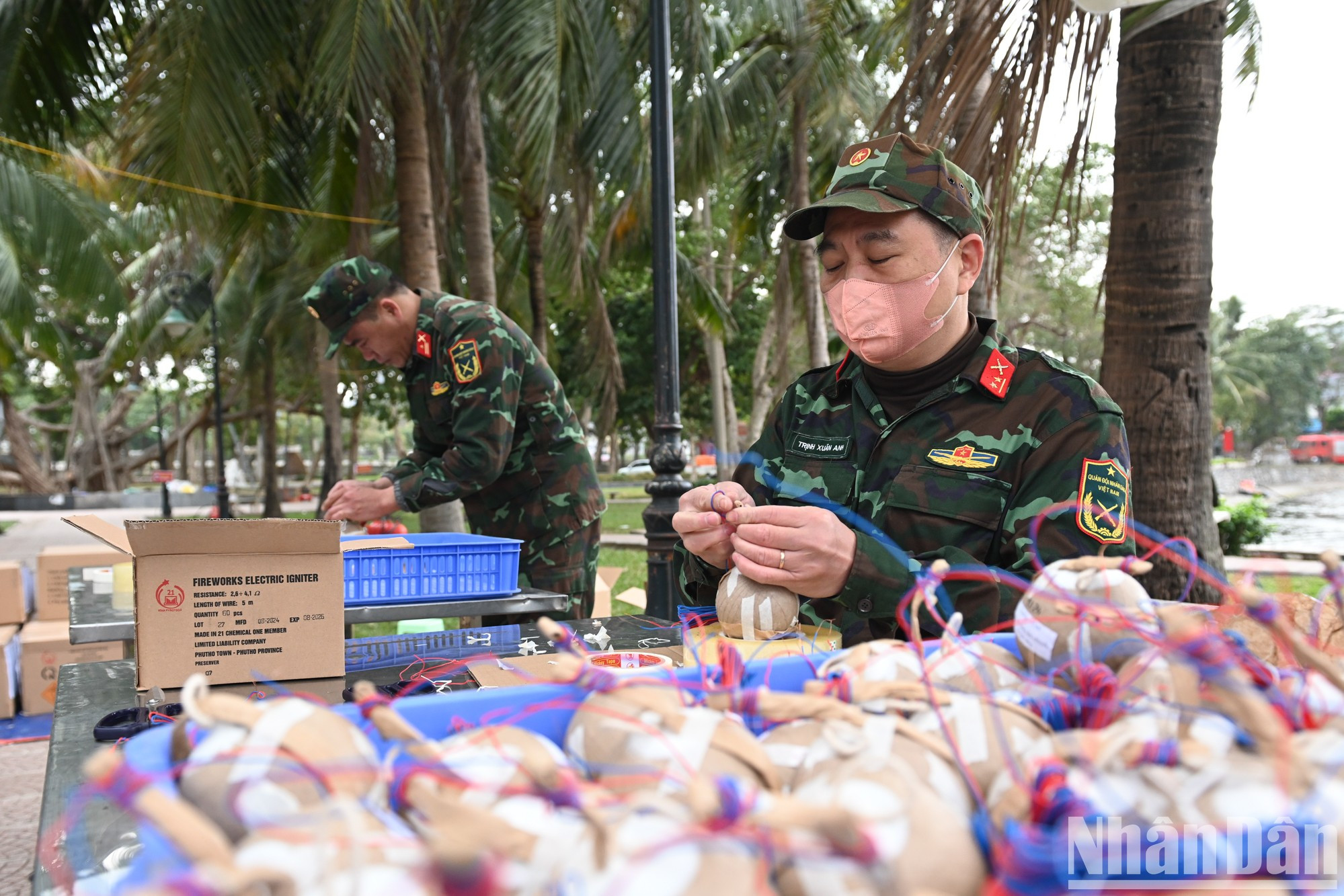 Aproximadamente a las 14:00 horas de hoy se completarán los preparativos para la fiesta de luces esta noche. Aproximadamente a las 14:00 horas de hoy se completarán los preparativos para la fiesta de luces esta noche.