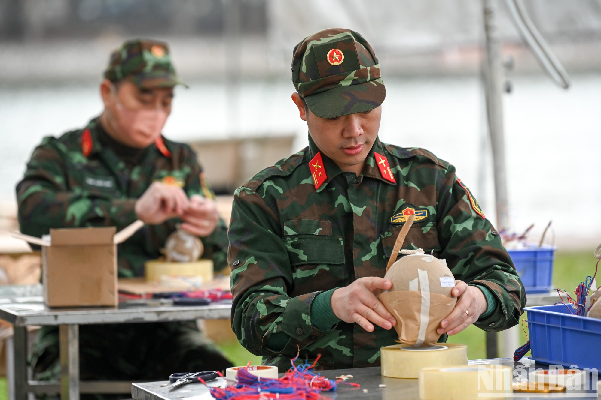 Según lo previsto, los fuegos artificiales se lanzarán durante 15 minutos, desde las 0:00 hasta las 0:15 del 29 de enero. Según lo previsto, los fuegos artificiales se lanzarán durante 15 minutos, desde las 0:00 hasta las 0:15 del 29 de enero.