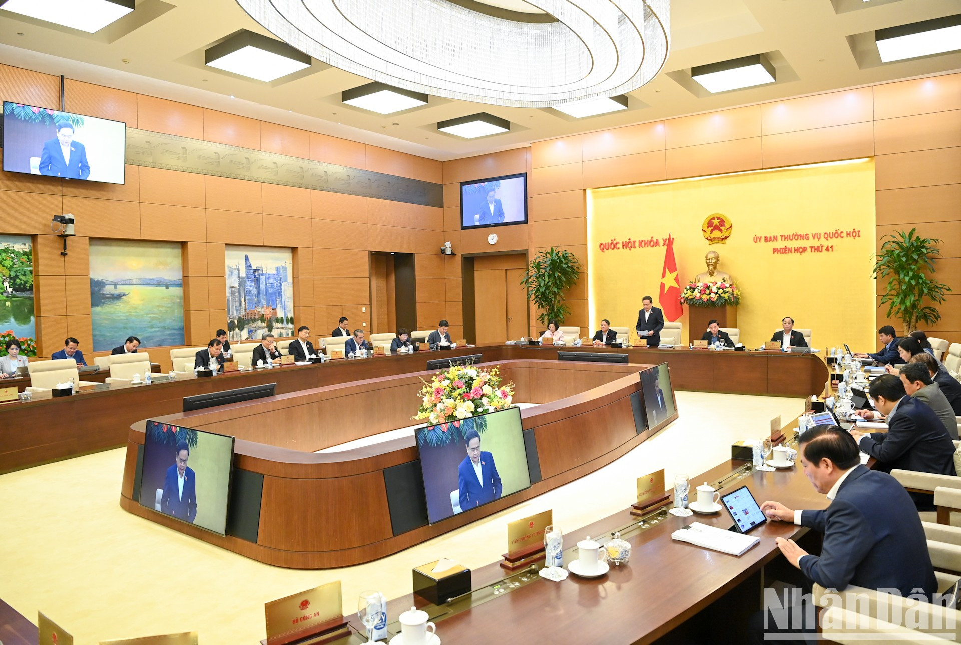 Escena de la reunión.