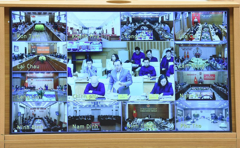 La reunión se efectúa de manera presencial en la Oficina de Gobierno y en línea para las localidades.