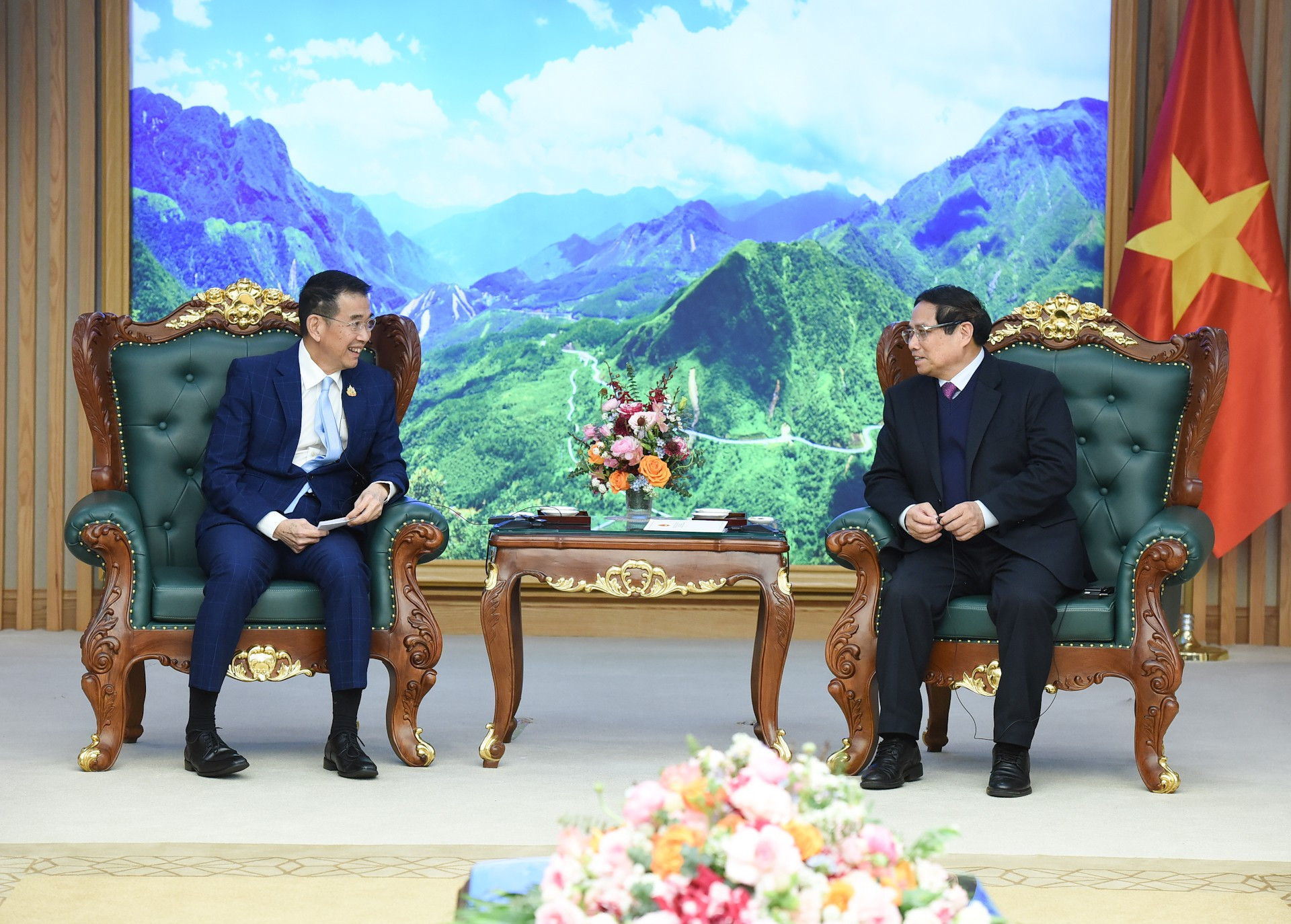 El primer ministro Pham Minh Chinh recibe al canciller tailandés, Maris Sangiampongsa.