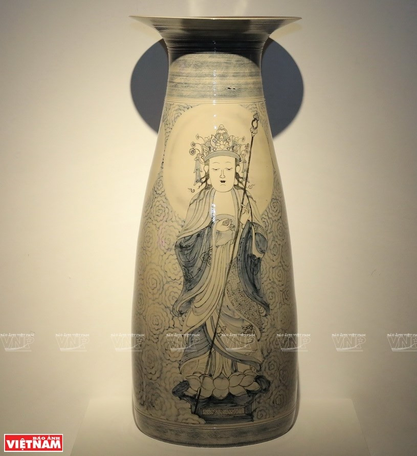 Obra exhibida en el muestrario "Loong Koong" (Foto: VNA) Obra exhibida en el muestrario "Loong Koong" (Foto: VNA)