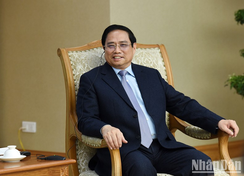 El jefe del Ejecutivo habla en la reunión. El jefe del Ejecutivo habla en la reunión.