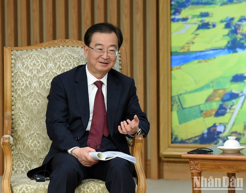 Wang Ning habla en la reunión. Wang Ning habla en la reunión.