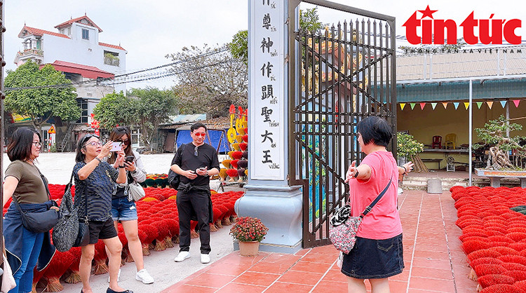 Los lugares para tomar fotografías en este pueblo artesanal atraen a turistas extranjeros. (Foto: baotintuc.vn)