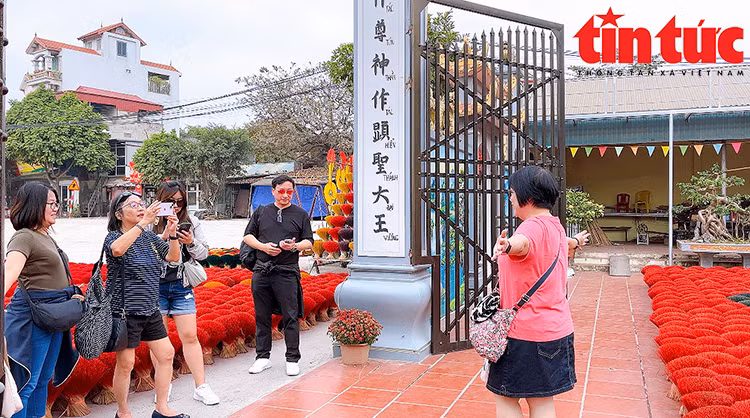 Los lugares para tomar fotografías en este pueblo artesanal atraen a turistas extranjeros. (Foto: baotintuc.vn)
