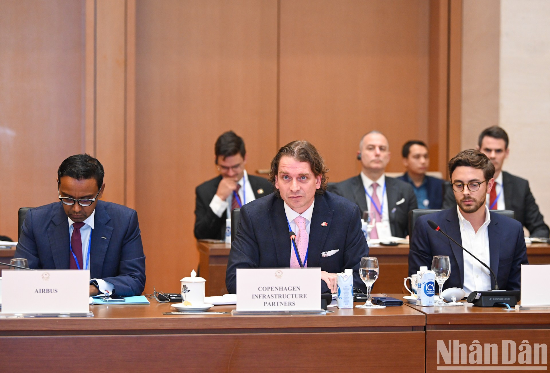 Representantes de las empresas europeas expresan sus opiniones. Representantes de las empresas europeas expresan sus opiniones.