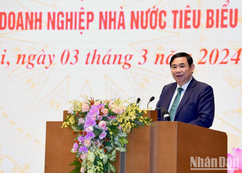 Presidente del Banco Comercial por Acciones para la Inversión y el Desarrollo de Vietnam, Phan Duc Tu. Presidente del Banco Comercial por Acciones para la Inversión y el Desarrollo de Vietnam, Phan Duc Tu.