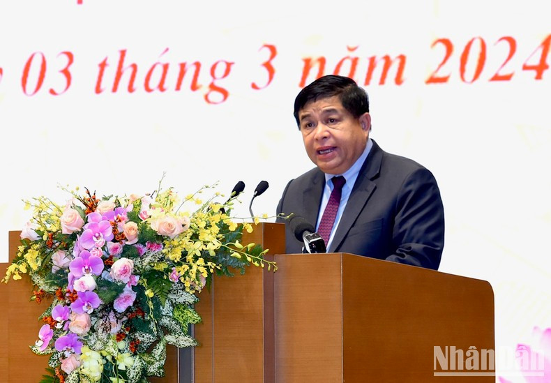 El ministro de Planificación e Inversiones, Nguyen Chi Dung, interviene en la cita. El ministro de Planificación e Inversiones, Nguyen Chi Dung, interviene en la cita.