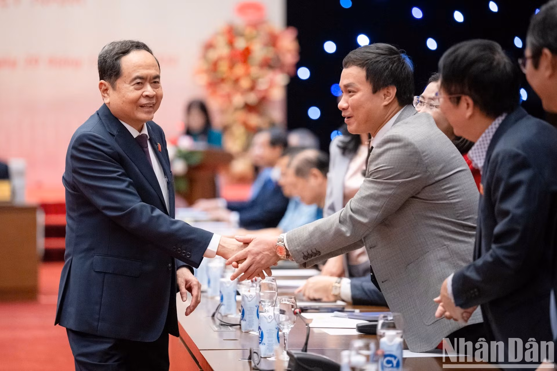 El presidente de la AN, Tran Thanh Man, y los delegados.