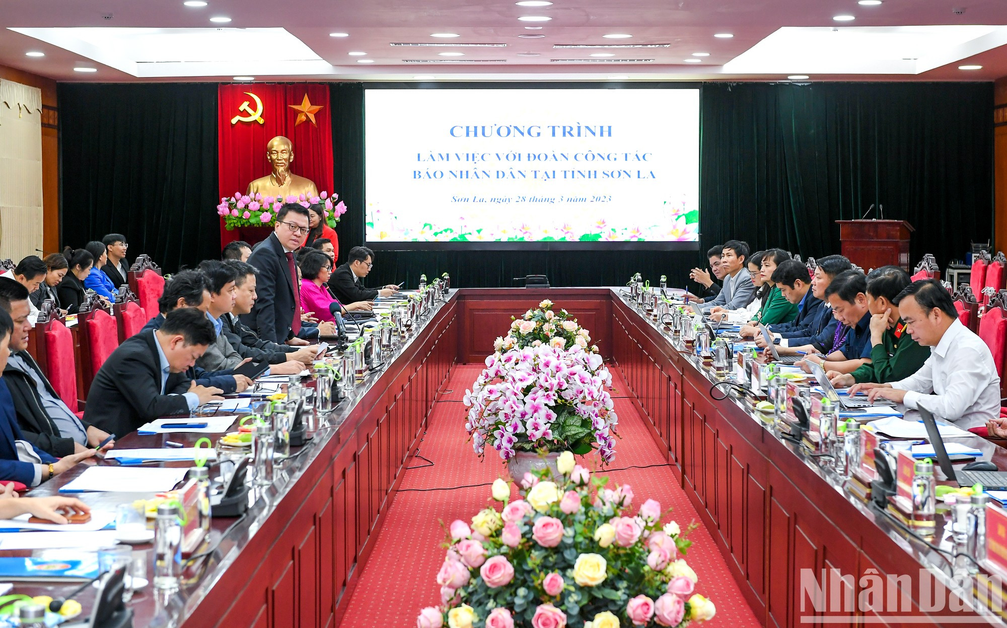 Escenario de la reunión. Escenario de la reunión.