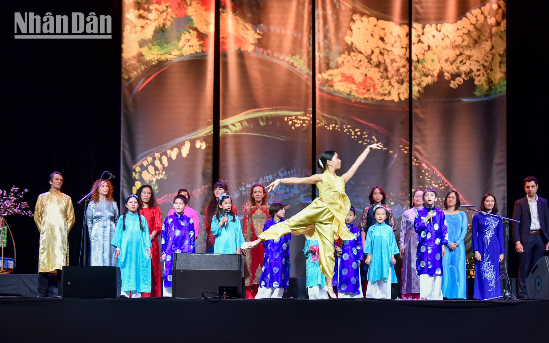 La Asociación de Vietnamitas en Francia (UGVF) celebró en 2024 numerosas actividades significativas, como la conmemoración del 70 aniversario de la victoria de Dien Bien Phu y la ceremonia de bienvenida al secretario general del Partido Comunista de Vietnam y, por entonces, presidente del país, To Lam, con motivo de su visita oficial a Francia. Estas actividades contribuyeron al intercambio y la amistad entre ambos países. La Asociación de Vietnamitas en Francia (UGVF) celebró en 2024 numerosas actividades significativas, como la conmemoración del 70 aniversario de la victoria de Dien Bien Phu y la ceremonia de bienvenida al secretario general del Partido Comunista de Vietnam y, por entonces, presidente del país, To Lam, con motivo de su visita oficial a Francia. Estas actividades contribuyeron al intercambio y la amistad entre ambos países.