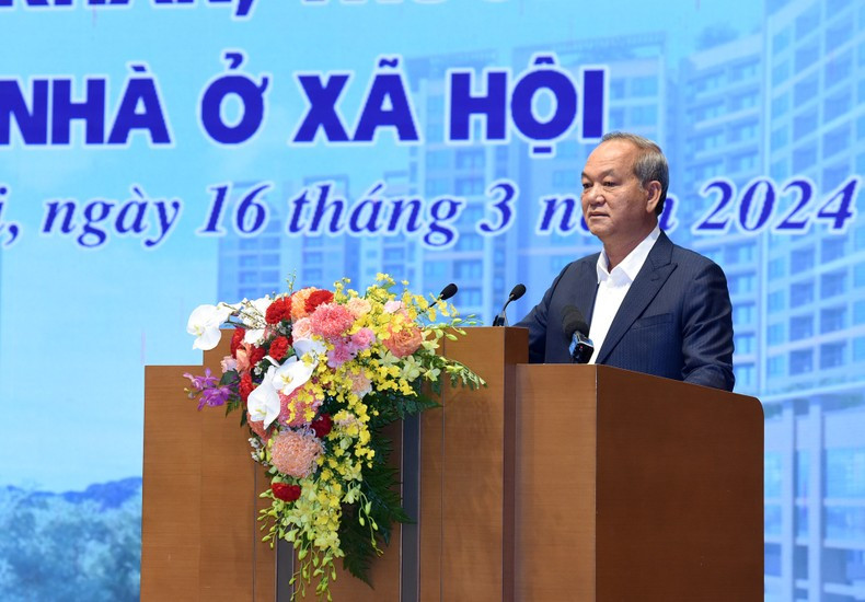 Nguyen Viet Cuong, presidente del Grupo Phu Cuong, interviene en la reunión.