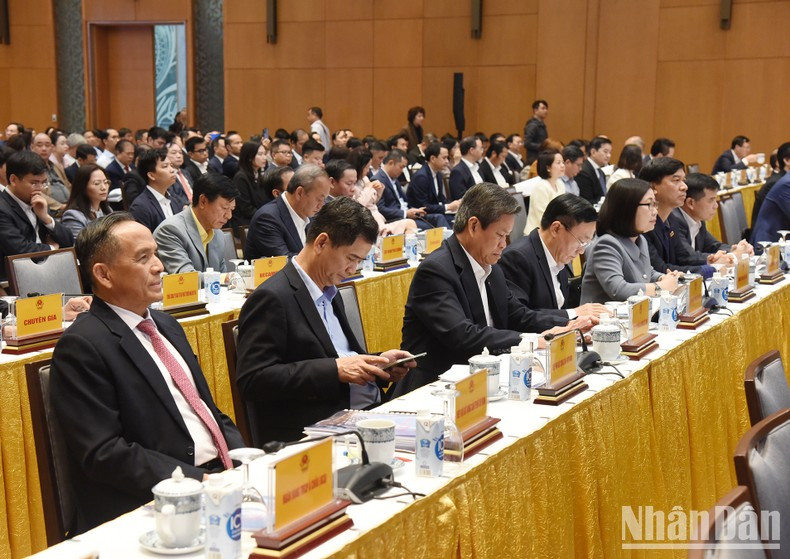 Empresas, expertos y entidades de crédito en la reunión.