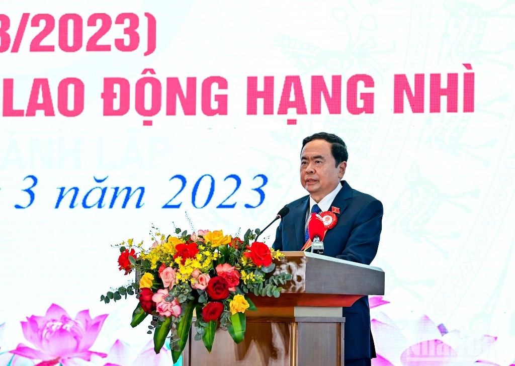 El vicepresidente permanente de la AN, Tran Thanh Man, habla en la ceremonia. El vicepresidente permanente de la AN, Tran Thanh Man, habla en la ceremonia.