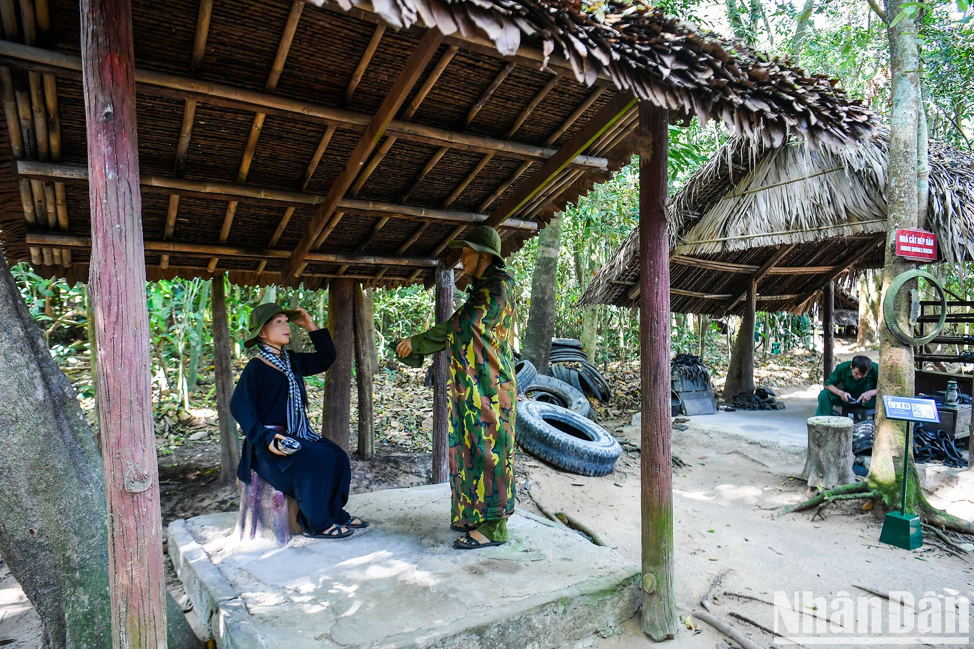 Imágenes que recrean la vida en los túneles de Cu Chi.