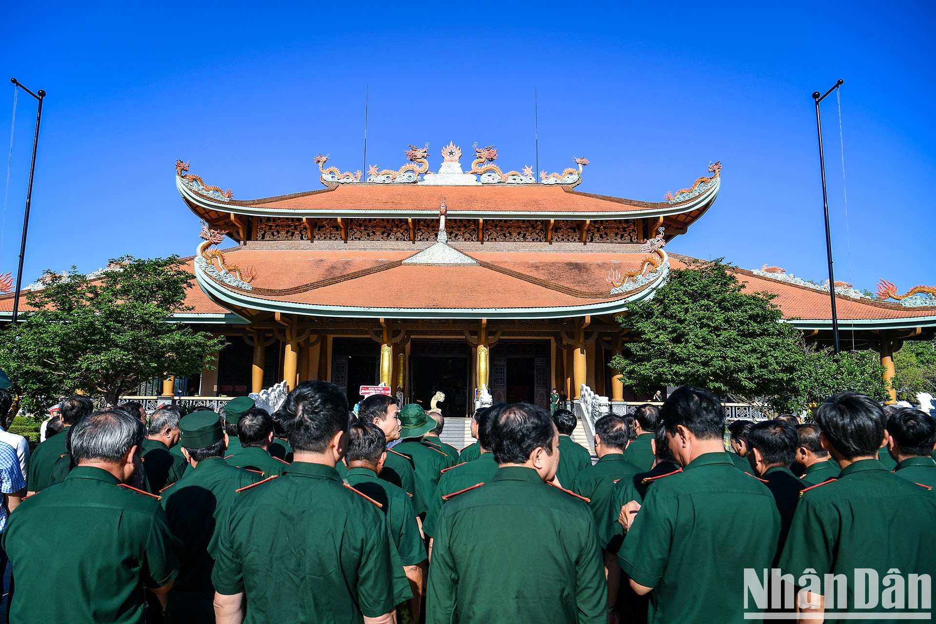 Veteranos de guerra visitan los túneles de Cu Chi con motivo del 50 aniversario de la Liberación del Sur y la Reunificación Nacional de Vietnam (30 de abril de 1975).